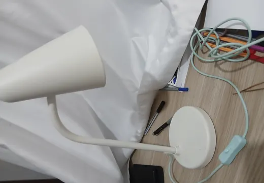Masa lambası elektrikli