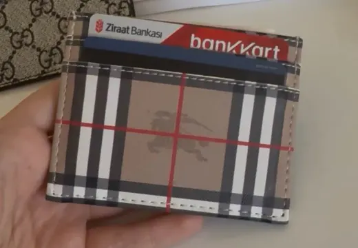 Burberry Desenli İnce Kartlık – Temiz Durum