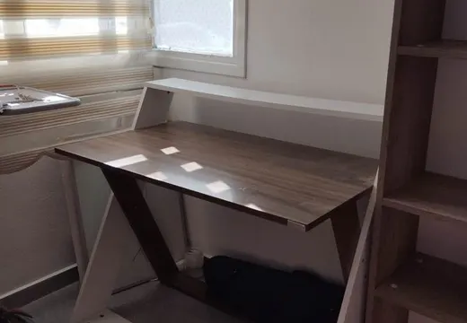 Çalışma masası. (Taşınma sebebi ile satılık)