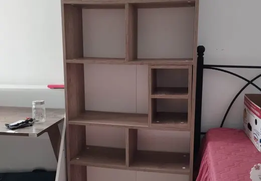 Kitaplık. (Taşınma amaçlı satılık) ucuza verilecektir
