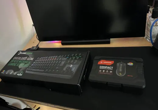 Sarılık klavye ve mouse
