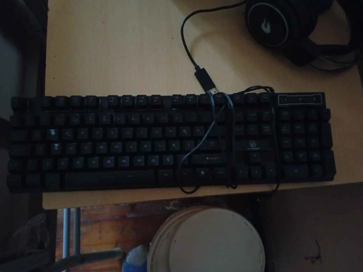 Klavye 400 tl