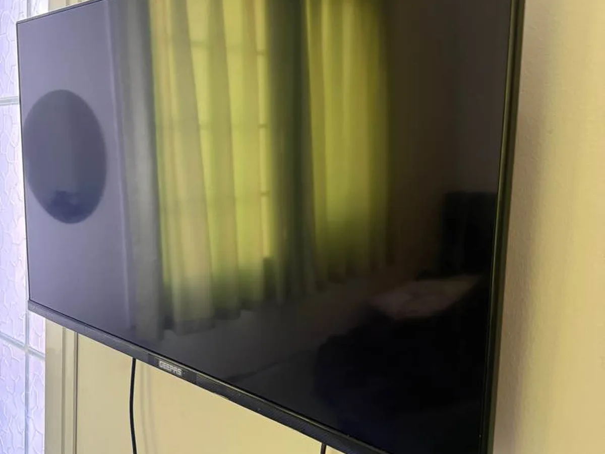 102 ekran GEEPAS SMART TV