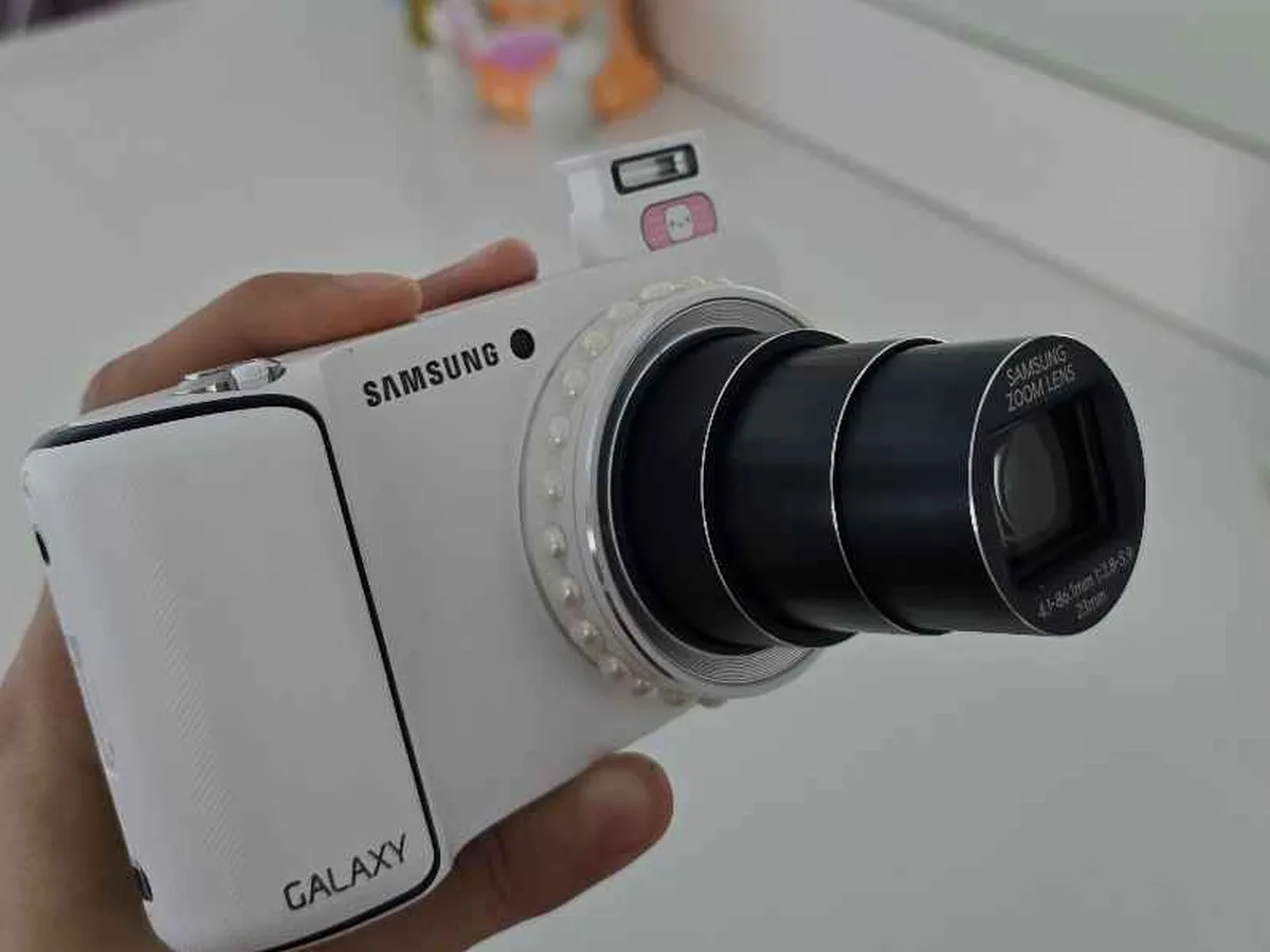 Dijital fotoğraf makinesi
