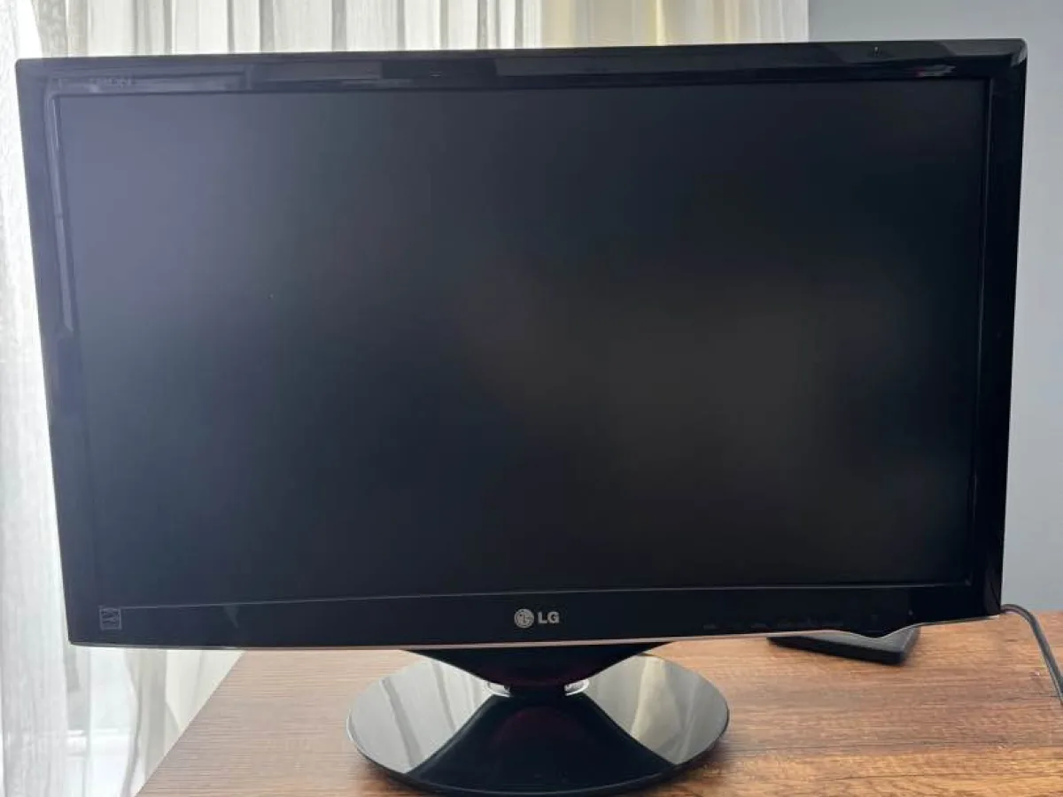 LG monitör 24”
