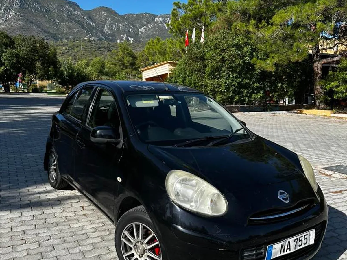 Nissan march