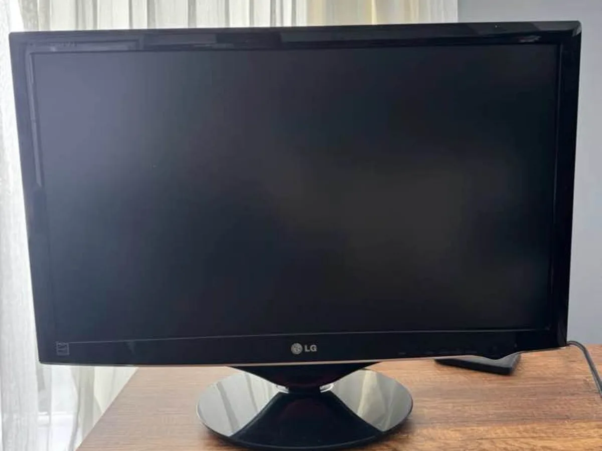 LG monitör 24”